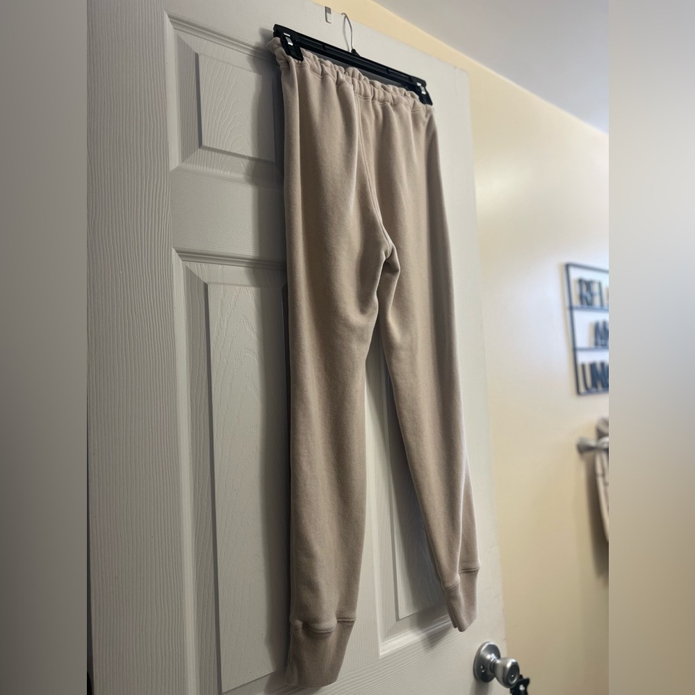 A&F Soft A&F collection Cloud Joggers Cream - Picture 8 of 9